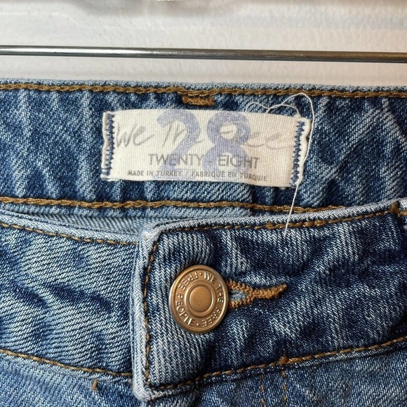 We The Free Size 28 Pieced Jeans Blue Denim Mom Straight Leg Hi-Rise OB9… - Picture 7 of 10